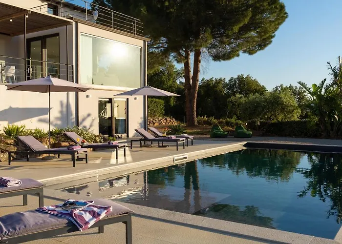 Vila Vittoria 8, Emma Gratteri